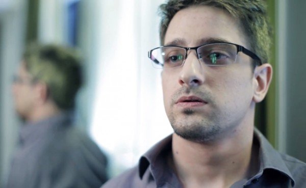 Стоун снимет фильм о Сноудене 