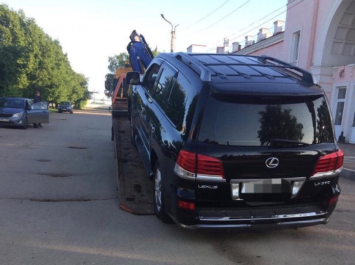В Башкирии эвакуировали Lexus, владелец которого сел за руль пьяным