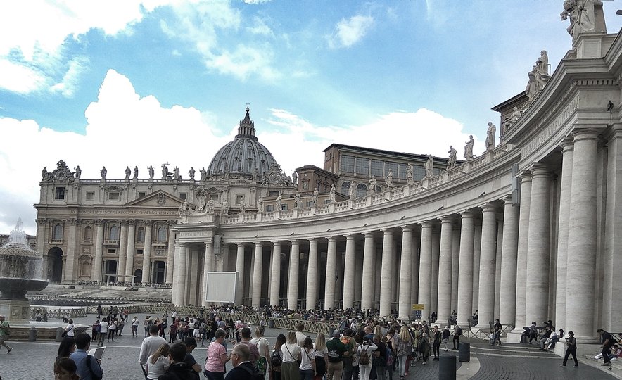 Иностранные студенты уфимских вузов попросили защиты у Папы Римского