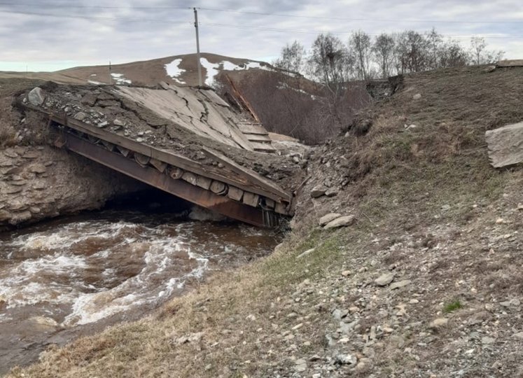В Башкирии рухнул мост через реку