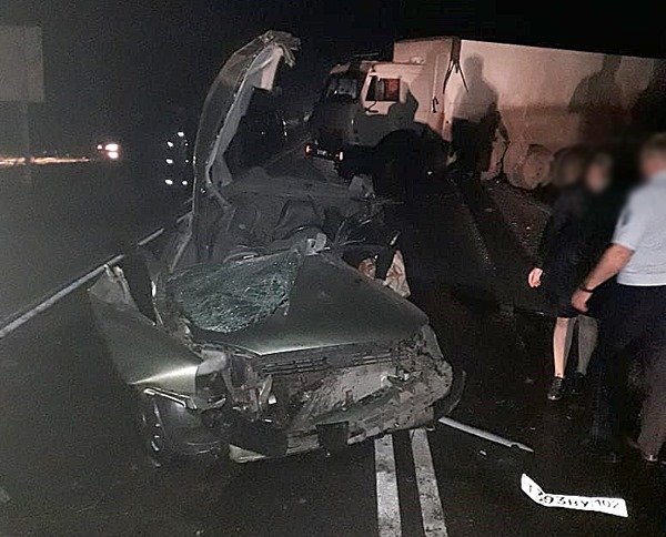 На трассе в Башкирии Lada Kalina попала под колеса грузовика: Водитель погиб