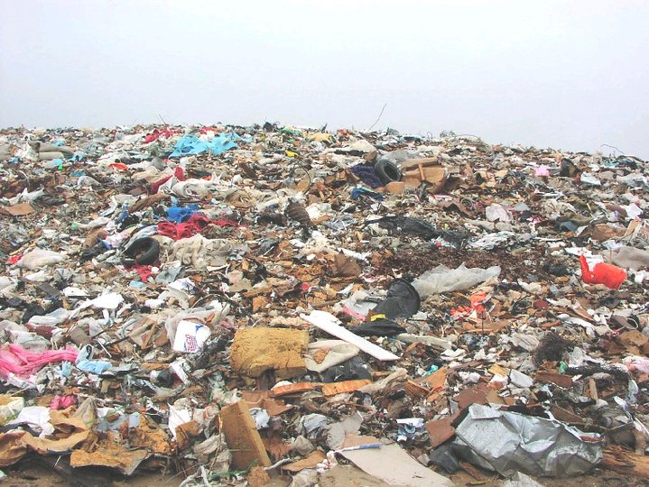 За неделю коммунальщики вывезли с уфимских улиц более 850 кубометров мусора