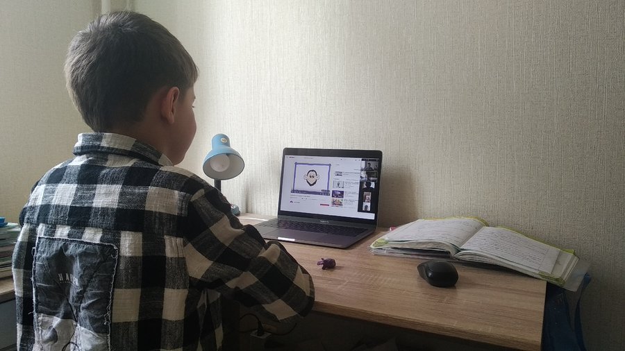 Айбулат Хажин рассказал, сколько онлайн-уроков было сорвано в первый день дистанционного обучения в Башкирии