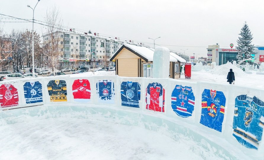 Возле «Уфа-Арена» установили необычный ледовый городок