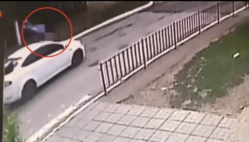 Подлетела на пару метров от земли: В Башкирии на скорости иномарка сбила хромавшую девушку