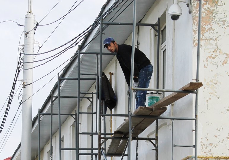Рабочие приступили к утеплению и капитальному ремонту фасадов уфимских домов