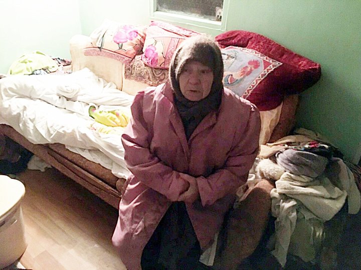Обуза для дочери: В Башкирии пожилая женщина живёт в нечеловеческих условиях 