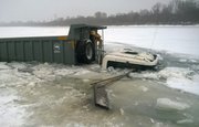 В Башкирии грузовик съехал с дороги в реку, водитель погиб