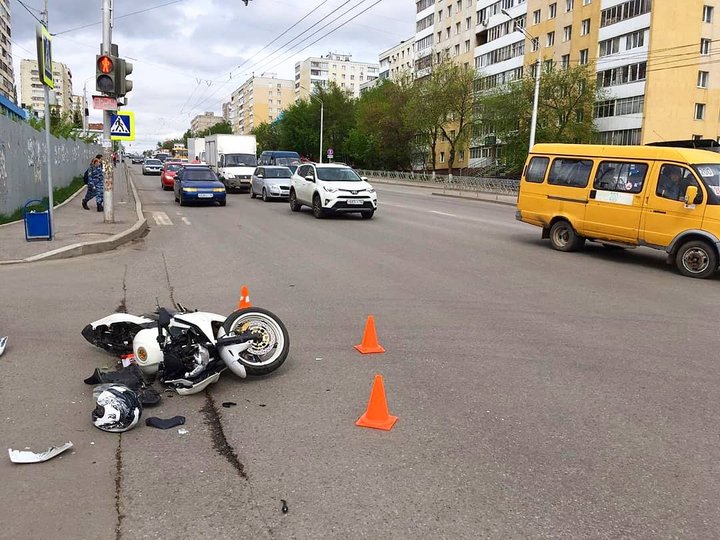 В Уфе водитель Opel сбил мотоциклиста без прав