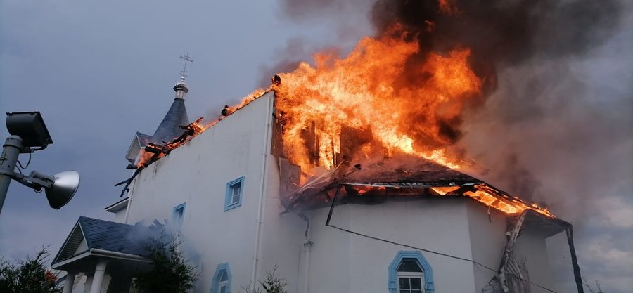 В деревне Башкирии пламя охватило местную церковь