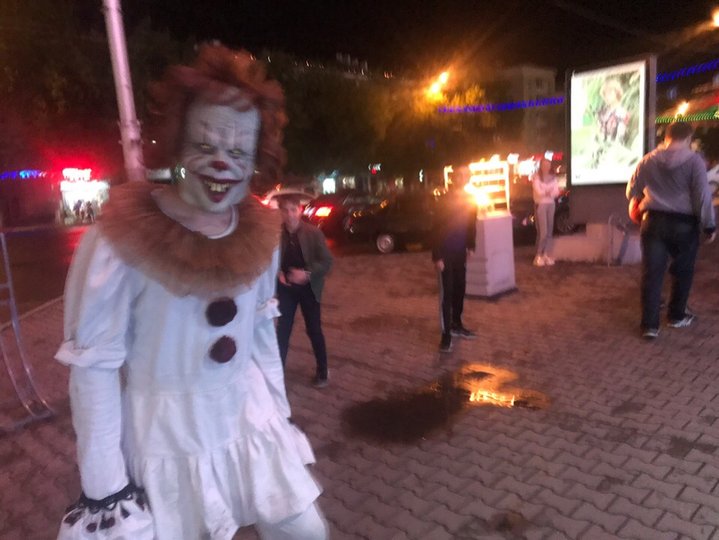 «После увиденного идти было жутковато»: В Уфе после концерта в честь Дня города прохожих пугал страшный клоун