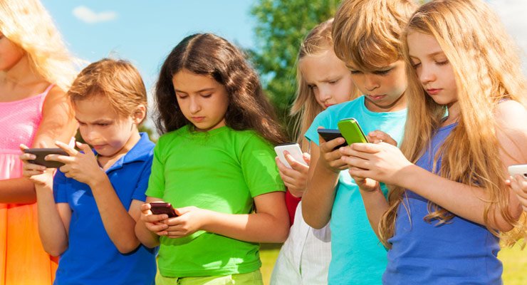 В Великобритании планируют ввести запрет на пользование телефонов в школе
