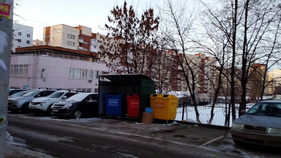«А толку-то?», «Парковка-шмарковка»: Жители Башкирии высказались о штрафах за парковку возле мусорок