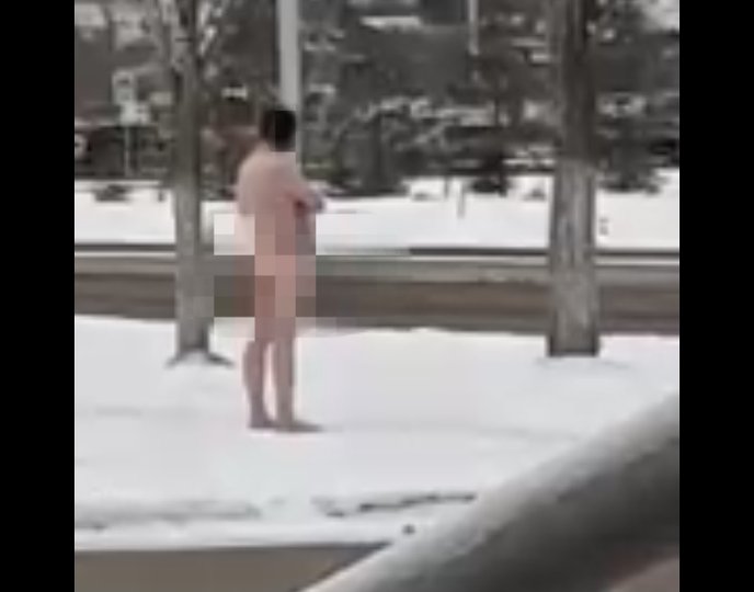 По улицам Уфы бегал голый мужчина