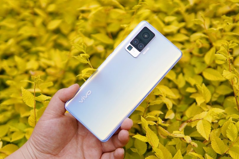 Компания Vivo представила три смартфона серии X50