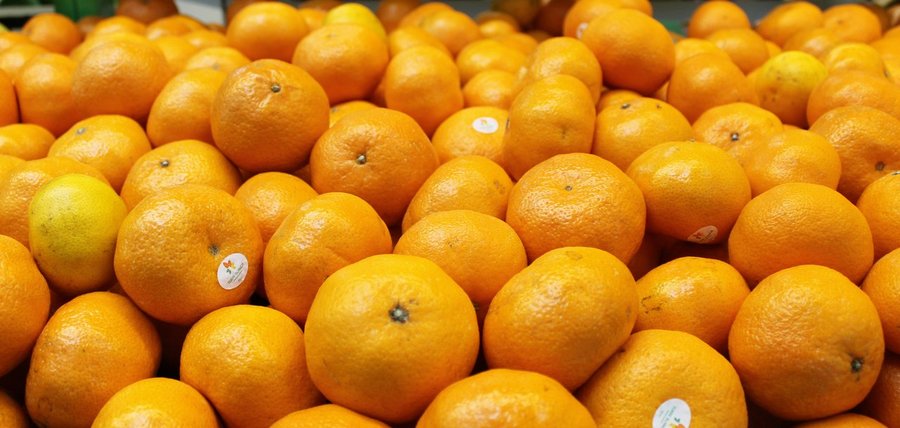 «Подходи, налетай»: В Уфе упали цены на мандарины