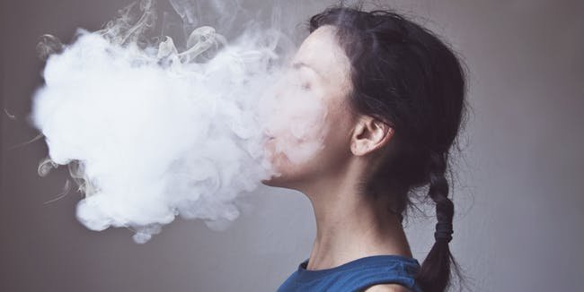 Эксперты назвали число курящих вейпы россиян