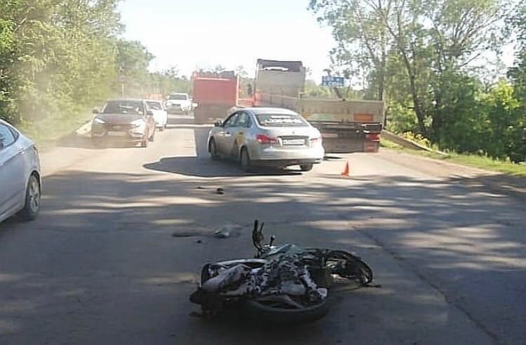 В Башкирии под колёсами грузовика погиб мотоциклист
