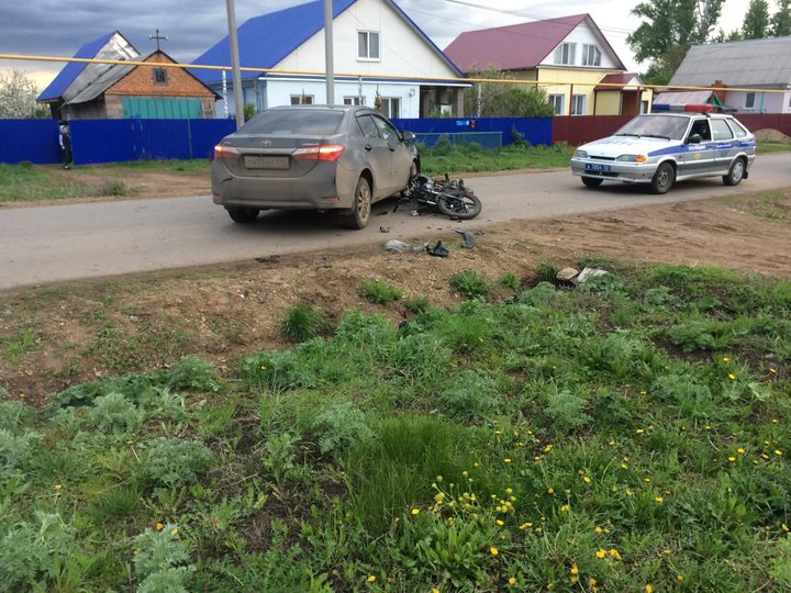 В Уфе девушка за рулем иномарки сбила мопед: пострадал 12-летний ребенок