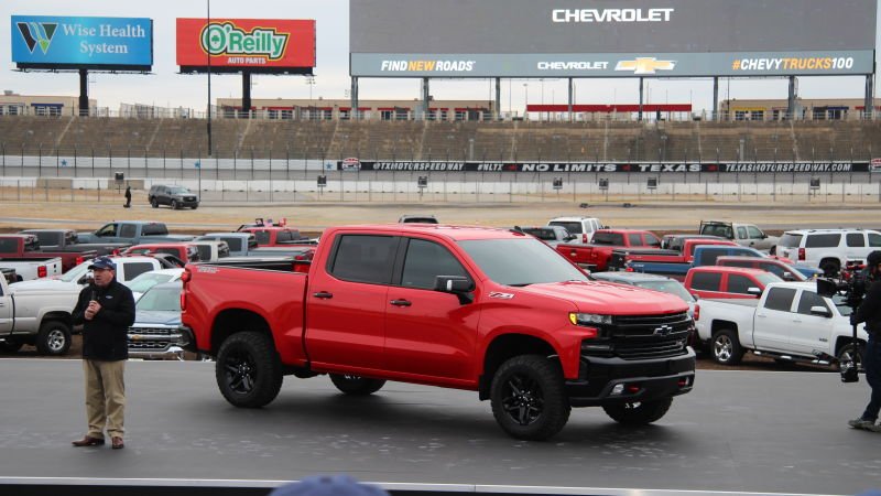 Chevrolet рассекретил внешность пикапа Silverado 2019 года