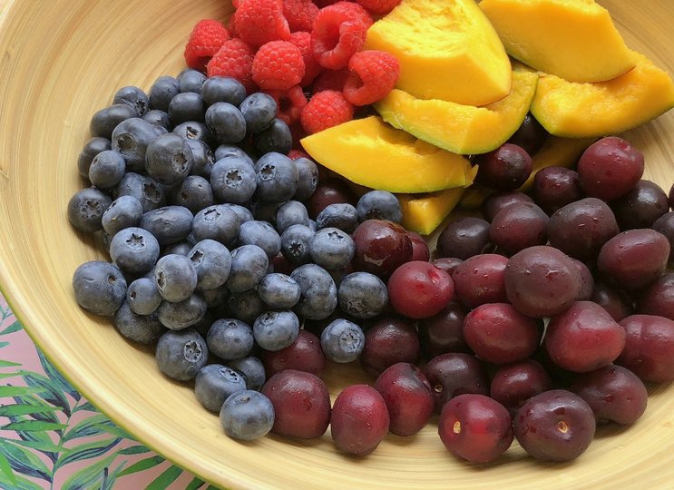 Полезные для сердца фрукты и ягоды перечислила диетолог