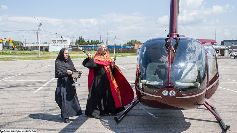 Священник освятил башкирский город из вертолета