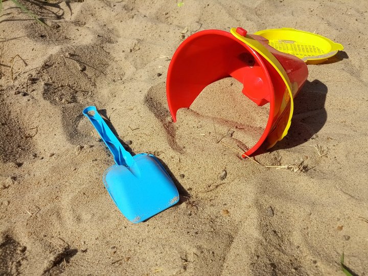 «Детям невозможно играть с ним» – Жительницу Башкирии разозлило качество песка на детских площадках