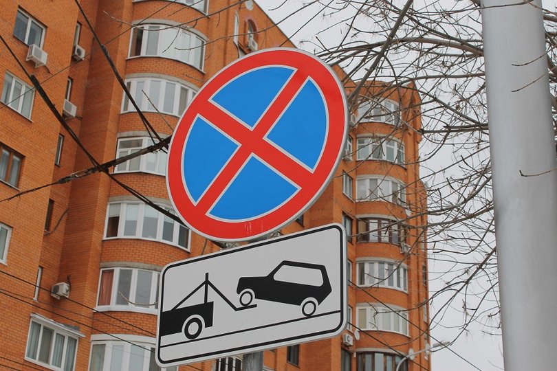 Уфимцам напомнили о запрете парковки на одной из улиц города