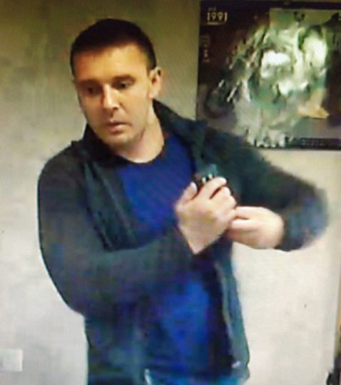 В Уфе разыскивают мужчину, укравшего из квартиры сейф с 300 тысячами рублей