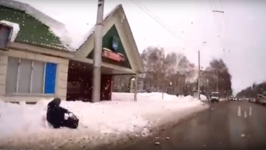 В Башкирии водитель бросился помогать пострадавшей бабушке и получил штраф