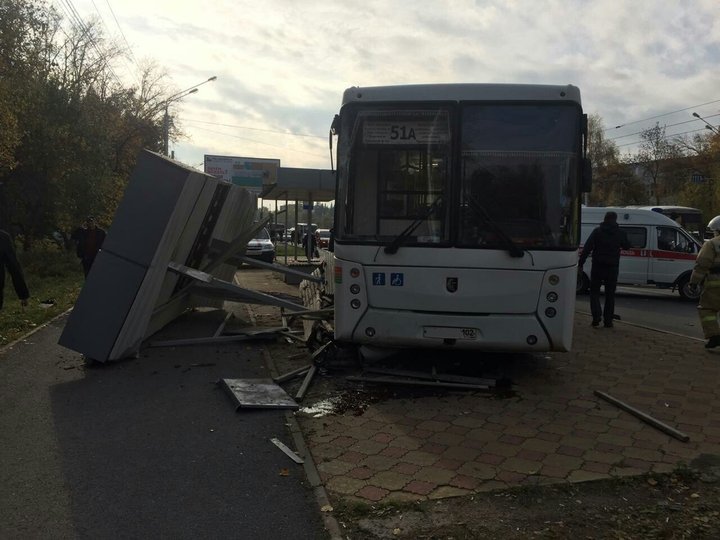 Прокуратура выясняет обстоятельства серьезной аварии с автобусами в Уфе 