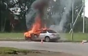 В Башкирии в центре города загорелся автомобиль