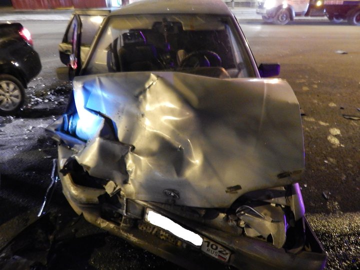 В Уфе в столкновении автомобилей пострадали два человека