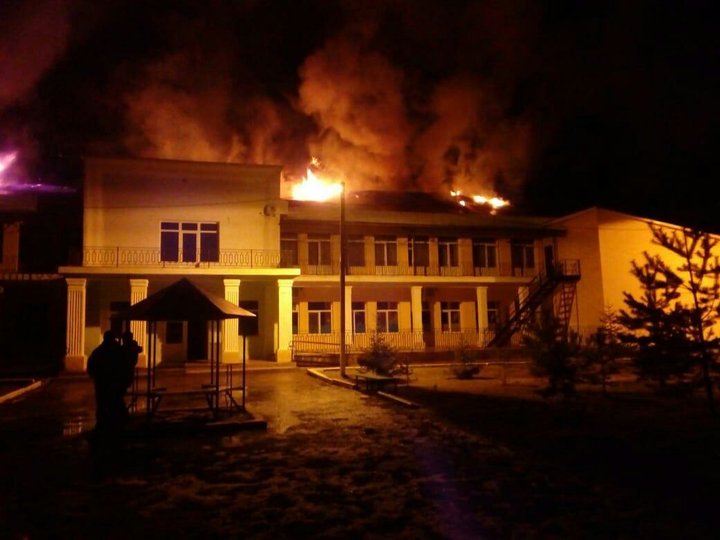 В Башкирии на территории санатория загорелась поликлиника
