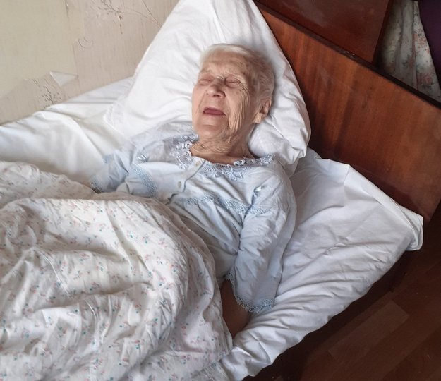 В Уфе слепую 93-летнюю бабушку обирали и поили уксусом