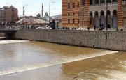 Крупное наводнение в Сербии продлится до выходных