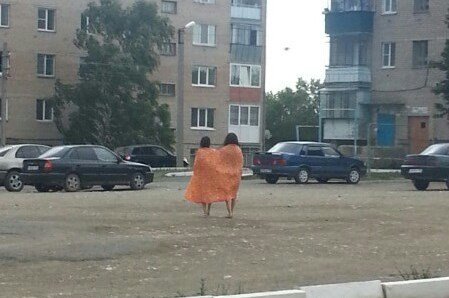 В Башкирии девушки полуобнажёнными прогуливались по городу