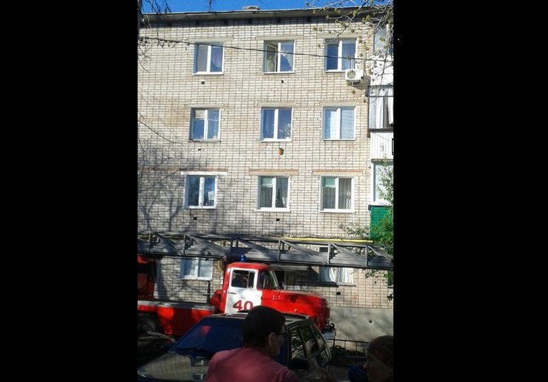 В Башкирии прохожие и спасатели предотвратили падение ребёнка из окна