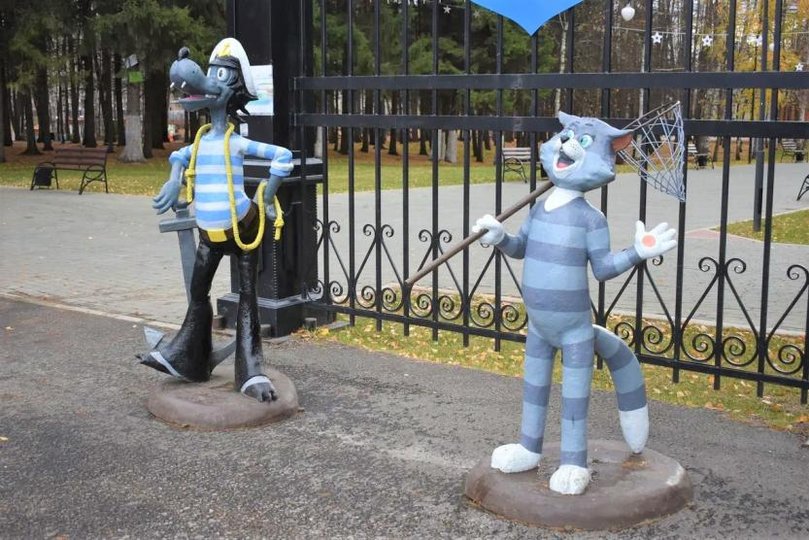 В одном из парков Уфы установили арт-объект с героями знаменитых мультфильмов