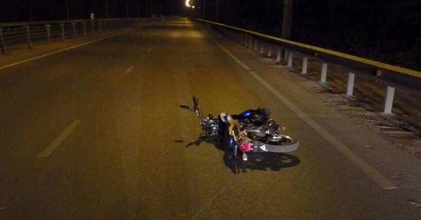 На Дёмском шоссе мотоциклист влетел в ограждение