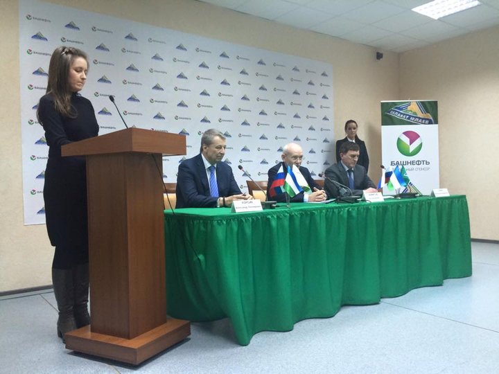 «Башнефть» и «Салават Юлаев» подписали договор о спонсорстве