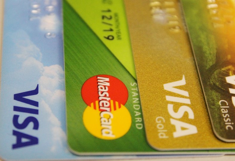 «Сбербанк» предложил клиентам отказаться от пластиковых карт
