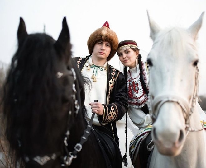 «Почувствовал себя батыром»: Известная семья блогеров из Уфы примерила башкирские образы