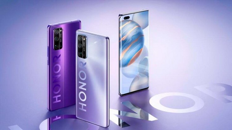 Компания Huawei представила в России смартфоны линейки Honor 30
