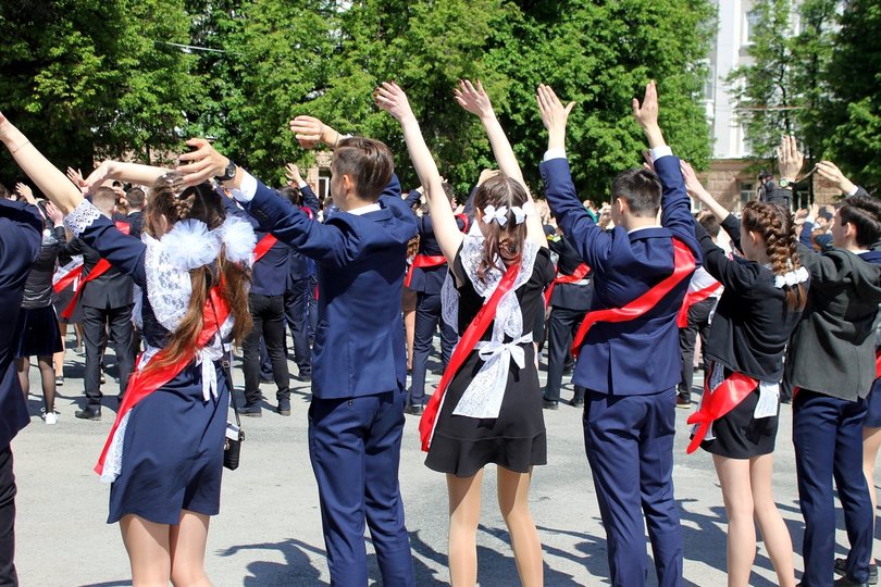 Министр образования Башкирии сообщил предварительную дату проведения выпускных вечеров в школах