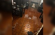 «Все утро мучаемся» – В Уфе ресторан затопило водой с улицы