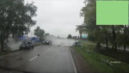 Момент жуткого ДТП на трассе в Башкирии, где погибла семья, попал на видео