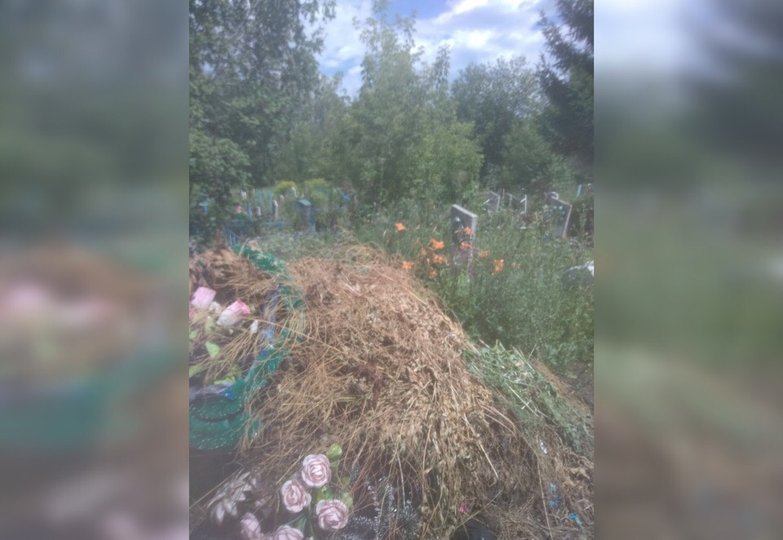 Жители Башкирии жалуются на заваленное мусором кладбище