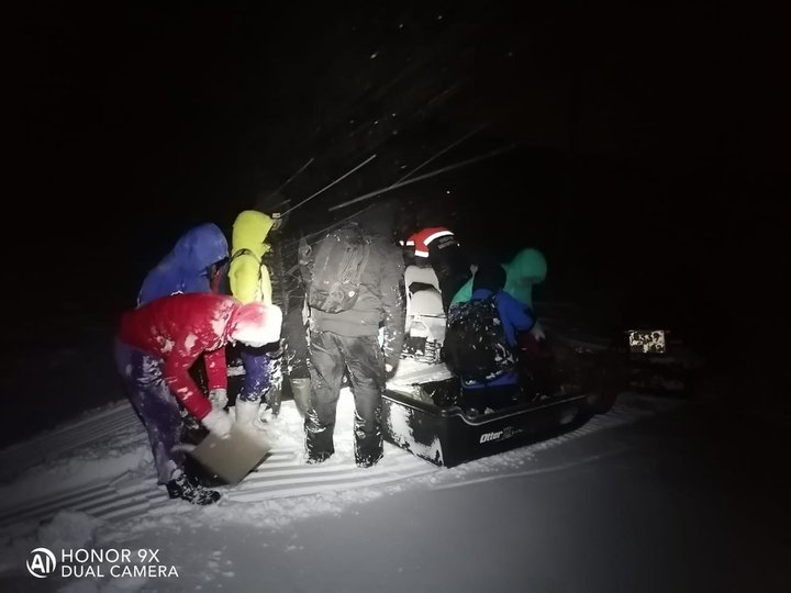 Возле водопада Гадельша в снегу застряли 10 туристов из Магнитогорска