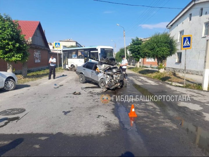 В Башкирии водитель-подросток пострадал в ДТП с автобусом